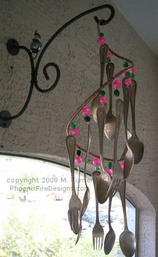 Utensil/Cutlery Wind Chimes (Forks and Spoons) by PhoenixFireDesigns, via Flickr Windchimes Diy, Recycled Silverware, Wind Chimes Homemade, Cutlery Art, Silverware Crafts, Spoons And Forks, Blowin' In The Wind, Silverware Art, Diy Wind Chimes