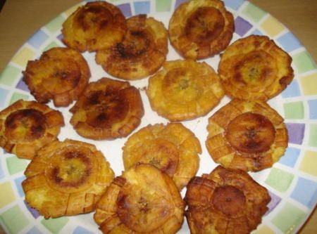 Cuban Fried Green Plantains ( Tostones Cubanos) Recipe Cuban Plantains, Traditional Cuban Food, Plantains Recipe, Green Plantains, Coconut Pound Cakes, Bubble And Squeak, Southern Sweet Tea, Baked Custard, Cuban Cuisine