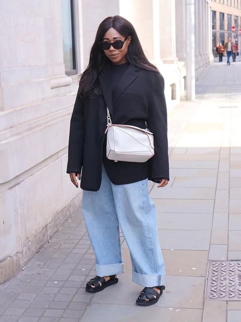 Fisherman Sandals Are Dividing the Who What Wear UK Office | Who What Wear Classic Dressers, Zara Flats, Minimal Wardrobe, Sandal Style, Fisherman Sandals, All Black Looks, Caged Sandals, Metallic Sandals, Ancient Greek Sandals