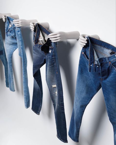 Pants Display, Denim Bar, Denim Jeans Ideas, Spring Display, Fashion Displays, Art Studio Design, Jeans Store, Clothing Packaging, Denim Branding