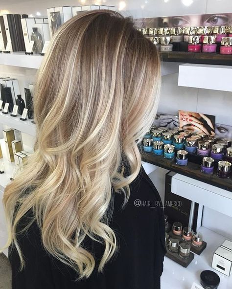 Blonde + Balayage Specialist pe Instagram: „Stretching those roots with a few signature balayage pieces. . . . #modernsalon #americansalon #behindthechair #hotonbeauty #hair…” Balayage Hair Blonde Short, Balayage Hair Blonde Medium, Balayage Hair Blonde Long, Balayage Hair Ash, Balayage Hair Caramel, Best Ombre Hair, Blonde Lowlights, Brown Ombre Hair, Ombre Hair Blonde