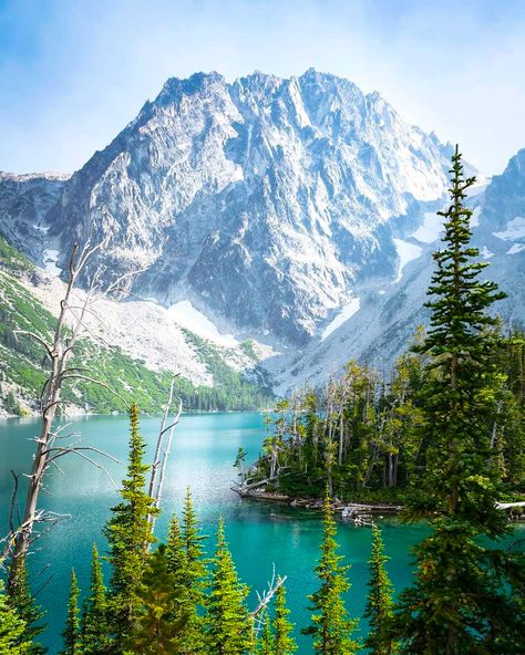 Colchuk Lake (Washington Cascades) by Ondřej Černín (@czechthecount) on Instagram Colchuck Lake, Lake Washington, Scenery Pictures, Alam Yang Indah, Beautiful Nature Scenes, Nature Scenes, Places Around The World, Amazing Nature, Nature Pictures