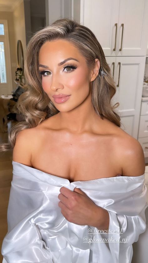 2023 Wedding Makeup Trends, Beachy Wedding Makeup Brides, Natural Hollywood Glam Makeup, Soft Glam Make Up Brown Eyes, Brown Eye Bride Makeup, Wedding Makeup Inspiration Brides, Wedding Day Makeup Green Eyes, Wedding Make Up For Brown Eyes Blonde Hair, Bridal Shower Makeup Looks