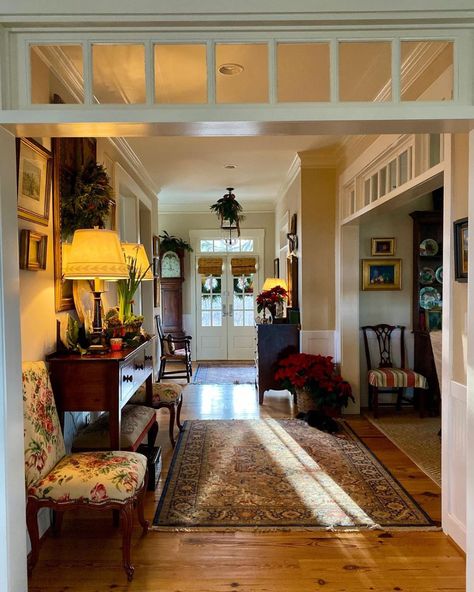 Instagram Lawyer House, Country Colonial, Afternoon Light, English Decor, Foyer Decorating, Green And Red, Classic House, Cottage Decor, Traditional House