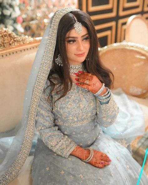 Mangni Dress Pakistani Bridal, Bridal Engagement Dress Pakistani, Engagement Bride Dress Pakistani, Walima Outfits For Bride, Pakistani Engagement Brides, Engagement Dress For Bride Pakistani, Nikkah Bride Pakistan, Pakistani Engagement Look, Engagement Bride Indian