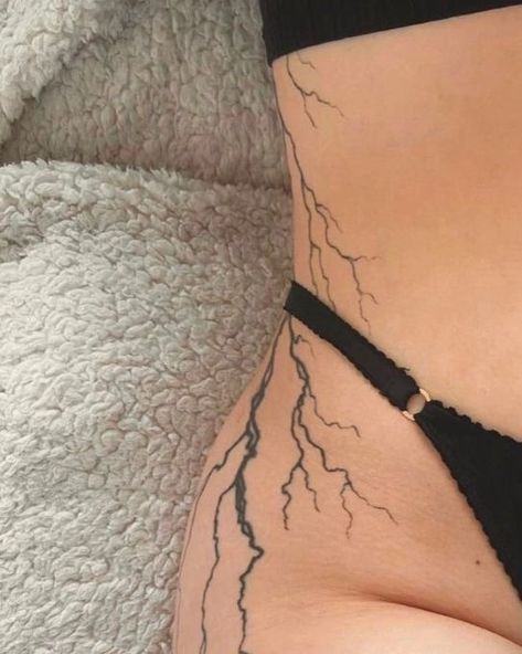 Blitz Tattoo, Tato Minimal, Tato Henna, Small Pretty Tattoos, Inspiration Tattoos, Pretty Tattoos For Women, Dope Tattoos For Women, Stylist Tattoos, Cute Tattoos For Women