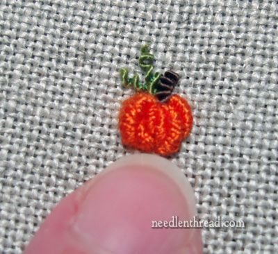 How to Embroider a Wee Pumpkin, in less than 5 minutes – Needle’nThread.com Hand Embroidered Pumpkin, Hand Embroidery Pumpkin, Mini Hand Embroidery, Tiny Embroidery Ideas, Embroidery Pumpkin, Bullion Knot, Bullion Stitch, Tiny Embroidery, Embroidered Pumpkin