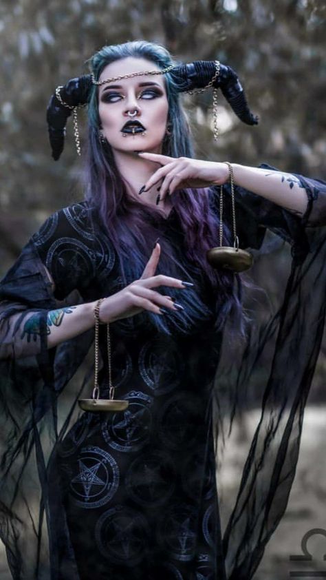 Female Necromancer Cosplay, Moon Goddess Cosplay, Lilith Costume Halloween, Werewolf Photoshoot, Dark Fae Costume, Lilith Costume, Fae Outfit, Greek Mythology Costumes, Horned Goddess