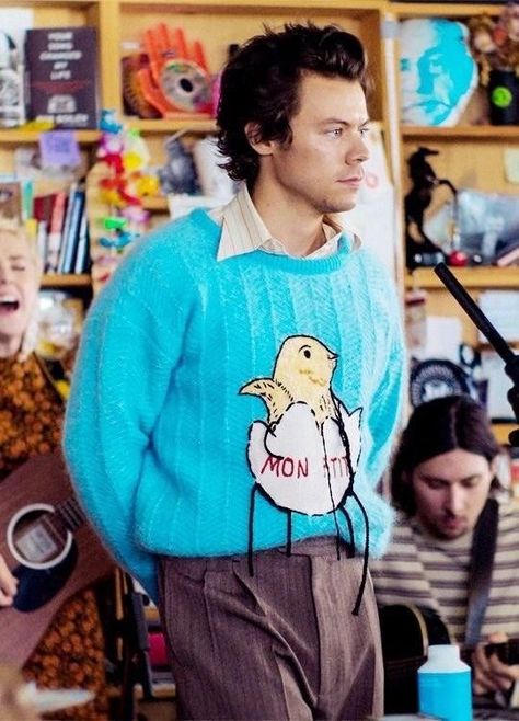 Harry Styles Fits, Harry Styles Looks, Harry Styles Clothes, Harry Outfits, Tiny Desk, Tiny Desks, Harry Styles Outfit, Harry Styles Pictures, Harry Styles Photos