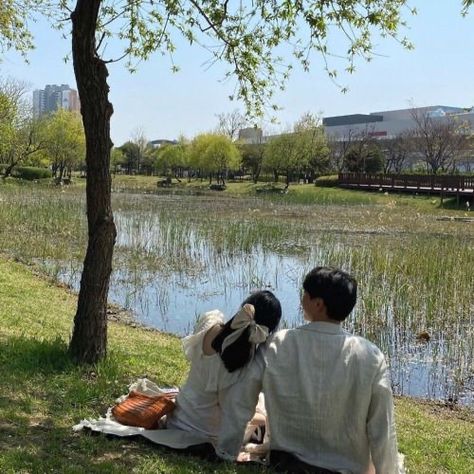 Countryside Couple Aesthetic, Cottagecore Couple, Couple Picnic, Couple Life, Dream Dates, Picnic Date, Romantic Things, Ulzzang Couple, Korean Couple