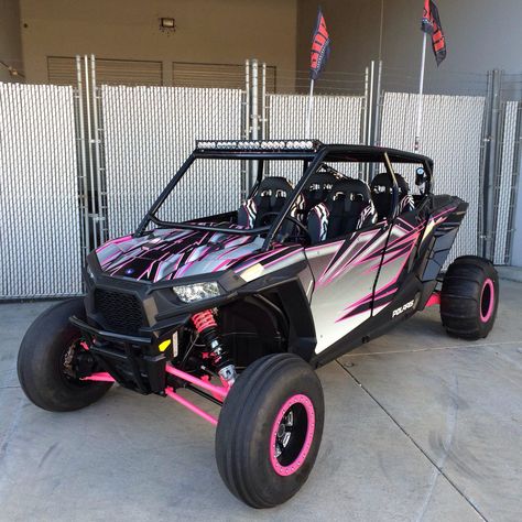 Awesome pink 4 seater RZR Pink Side By Side Atv, Pink 4 Wheeler, Razor Car, Pink Four Wheeler, 4x4 Car, Cool Dirt Bikes, Pink Truck, Rzr Turbo, 4 Wheelers