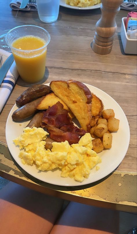 American Pizza, British Breakfast, Breakfast In America, Morning Recipes Breakfast, Food Platter, Drink Aesthetic, Soul Food Dinner, Big Breakfast, Food Therapy