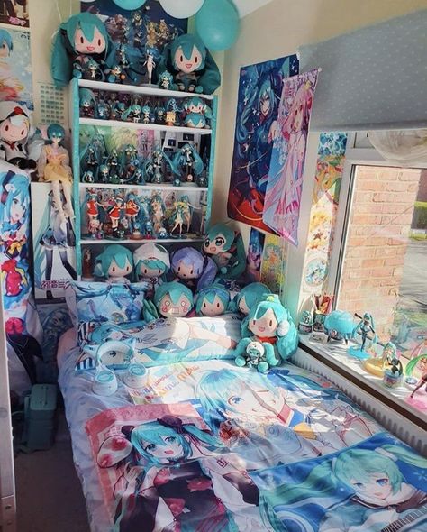 Hatsune Miku Room Ideas, Hatsune Miku Bedroom, Miku Figure Collection, Miku Bedroom, Animecore Room, Hatsune Miku Room, Miku Room, Miku Collection, Photo Kawaii