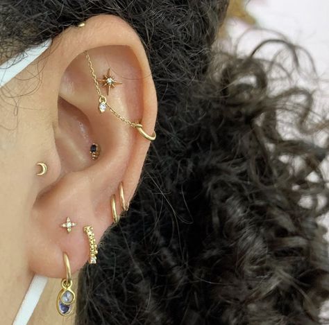 All Piercings, Ear Styling, Minimalist Ear Piercings, Ear Peircings, Cool Ear Piercings, Pretty Ear Piercings, Cool Piercings, Cute Ear Piercings, Ear Style