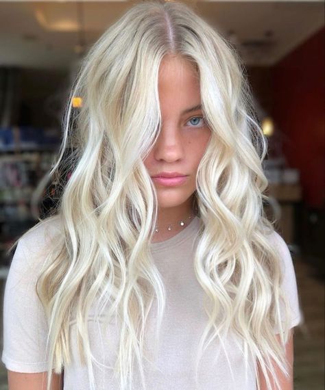 Blonde Balayage Tip Out, Hair Inspo Color Platinum Blonde, Blonde Bright Money Piece, Shadow Root Bright Blonde, Blonde Hair With Platinum Money Piece, Full Blonde With Shadow Root, Blonde Hair With A Pop Of Color, Platinum Blonde Hair Inspiration, Platinum Blonde With Money Piece