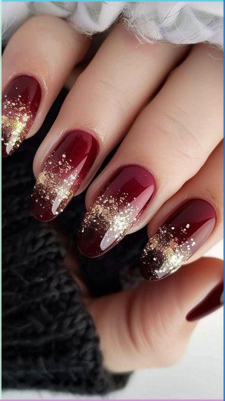 Burgundy Christmas Nail Designs, Karwachauth Nail Art Designs, Burgundy Chrome Nails Designs, Nails Burgundy And Gold, Dark Red And Gold Nails, Nail Art Merah, Burgundy Red Nails, Sns Ideas, Bordeaux Nails