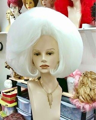 All sizes | Huge white bouffant bubble by A k wig designs | Flickr - Photo Sharing! Behive Hairstyles, Drag Wig Styles, Bouffant Wig, Rococo Wigs, Blonde Pin Up Wig, Drag Queen Wigs, Drag Wigs, Blonde Drag Wig, Beehive Hair