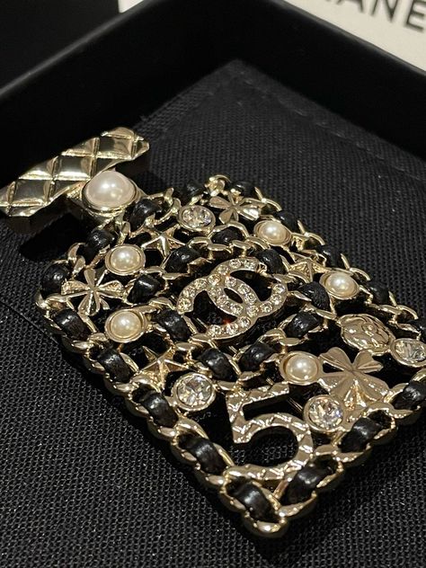 This Chanel jewelry piece embodies elegance and sophistication, perfect for enhancing any outfit. Crafted with exquisite detail, it features a distinctive No.5 bottle design, making it a timeless addition to your women's jewelry collection. Discover the allure of used jewelry with this captivating brooch, offering both style and investment potential. Elevate your collection with this stunning Chanel brooch today. Chanel Brooch, Chanel Jewelry, Gold Brooches, Bottle Design, Jewelry Pieces, Women's Jewelry, Brooches, Investment, Jewelry Collection