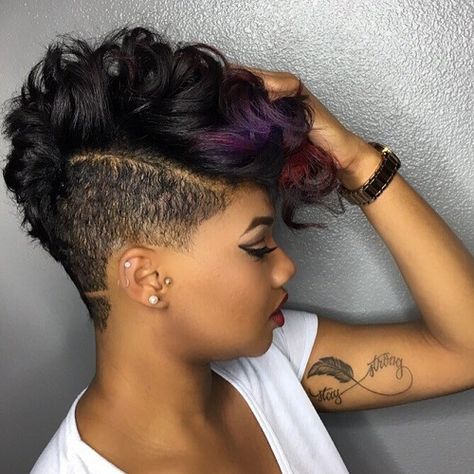 Short Black Undercut Hairstyle Shaved Sides And Back, Hairstyles With Weave, Female Mohawk, Undercut Designs, Mohawk Styles, Side Hairstyles, Mohawk Hairstyles, Sassy Hair, Shaved Sides