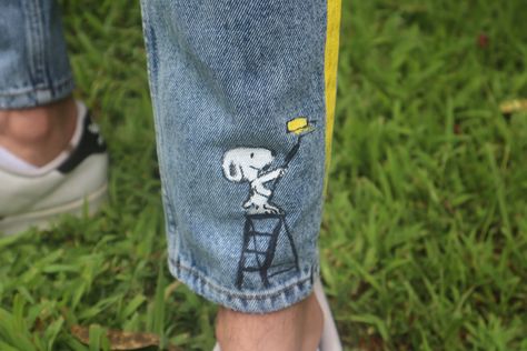 painted on denim, snoopy painting Snoopy Painting, Senior Jeans, Parking Spot, Painted Jeans, Painted Denim, Grad Cap, Art Project, Art Projects, Snoopy