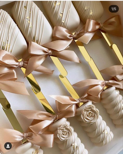 Boho Cakecicles, Boho Treat Table, Neutral Desserts, Elegant Cakesicles, Neutral Dessert Table, Boho Cakesicles, Cakesicles Wedding, Boho Treats, Boho Desserts