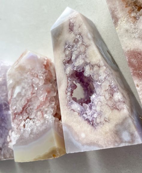 What is a Druzy ? Druse ? Drusy ? In general, a druzy is a naturally occurring collection of small crystals that grew on a foundation stone. This can occur over many thousands or even millions of years. These tiny crystal structures cluster together on the gemstone — or within a cavity of a stone or geode. Featured is our Pink Amethyst Obelisk with a gorgeous Druzy ❤️ Amethyst Flower, Small Crystals, Flower Agate, Pink Amethyst, Crystal Cluster, Heart Chakra, Cavities, Crystals And Gemstones, Druzy