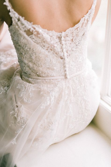 Lace Wedding Dress with Button Back |  | Arabella Smith Fine Art Weddings Delicate Wedding Dress, Wedding Hacks, Brides Dress, Wedding Brides, Wedding Dresses 2018, Back Wedding Dress, Bohemian Wedding Dresses, Ivory Wedding Dress, Vestidos Vintage