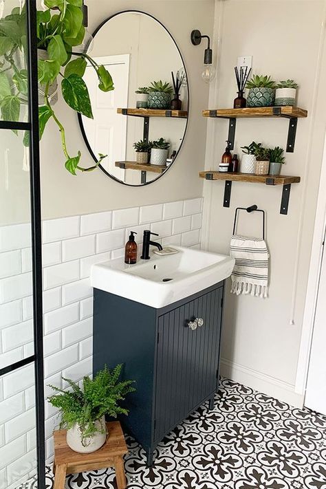 Makeover Kamar Mandi, Bilik Air, Small Bathroom Interior, Small Bathroom Makeover, Small Bathroom Ideas On A Budget, Casa Vintage, Tiny Bathrooms, Lifestyle Motivation, Bathroom Inspiration Decor