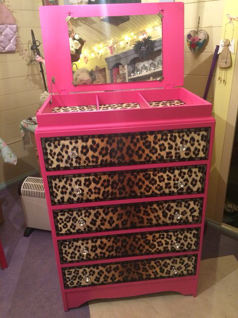 Upcycled vanity chest of drawers, pink and leopard print. Upcycled Vanity, Trashy Y2k Bedroom, 2000s Room, Y2k Bedroom, Y2k Room, Cute Furniture, Trashy Y2k, Ideas Hogar, Bedroom Red