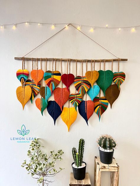 Welcome to my Etsy store. This colorful wall mural is a unique piece of our craft. A boho painting will be the highlight of your home. The product is 100% handmade with eco-friendly cotton yarn that is safe for you and your family. Product details:  Color: many colors. Size: W: 47 inches ~ 120cm H: 31 inch ~ 80cm (from the hanging tree to the end of the longest leaf). Please message us if you have custom requirements for color and size. NOTE: - The color may vary a little bit due to screen setti Simple Room Decoration, Colored Macrame, Macrame Feather Wall Hanging, Boho Yarn, Feather Wall Hanging, Embroidery Hoop Wall Art, Boho Painting, Wall Hanging Macrame, Bohemian Wall Decor