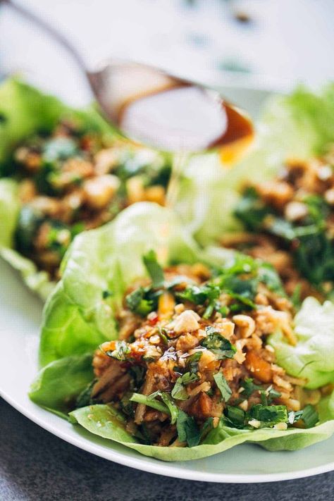 It's Peanut Chicken Lettuce Wraps Day! Which is obviously my best kind of day. Even if it is a Monday which, in my previous life as a teacher, would Peanut Chicken Lettuce Wraps, Salat Wraps, Pinch Of Yum, Garlic Sauce Recipe, Lettuce Wrap, Peanut Chicken, Chicken Lettuce Wraps, Peanut Sauce, Lettuce Wraps