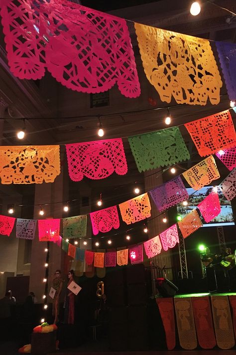 Latin Night Party Theme, Decoration Mexican Party, Latina Birthday Party Ideas, Mexican Style Birthday Party Decorations, Mexican Booth Decoration, Latin Decorations Party, Mexican 80th Birthday Party, Diy Mexican Fiesta Decorations, Traditional Mexican Birthday Party