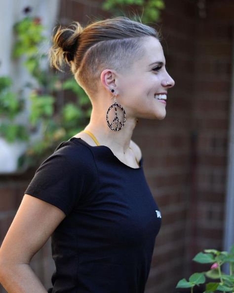 Asymmetrical Undercut, 2024 Haircut, Shaved Side, Undercut Long Hair, Half Shaved Hair, Tomboy Hairstyles, Blonde Balayage Highlights, Half Shaved, Hair Diy