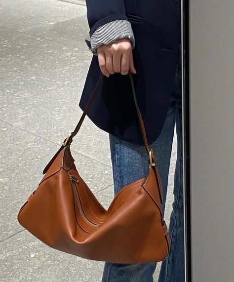 Hobo Bag Outfit, Triumphal Arch, Celine Bag, Designer Bags, Autumn And Winter, Hobo Bag, Luxury Handbags, Cloth Bags, Handbag Accessories