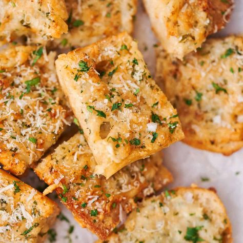 Easy Bake Bread, Air Fryer Garlic Bread, Air Fryer Garlic, Homemade Garlic Butter, Baked Rigatoni, Bread Rolls Recipe, Bake Bread, Garlic Cheese Bread, Easy Bake