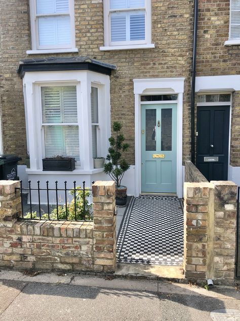 Victorian House Entrance Exterior, Victorian Terrace Front Steps, Terraced House Porch, Terrace House Front Garden Ideas, Renovated Terrace House, Victorian Semi Front Garden, Town House Front Garden, London Front Garden Victorian Terrace, Terrace House Entrance