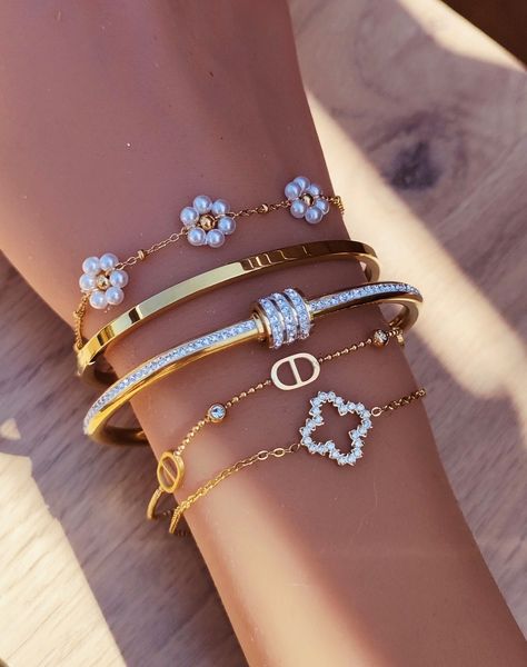 Dark Jewelry, Preppy Jewelry, Pretty Jewelry Necklaces, Fancy Jewellery Designs, Wrist Jewelry, Luxe Jewelry, Luxury Bracelet, Jewelry Accessories Ideas, Jewelry Fashion Trends