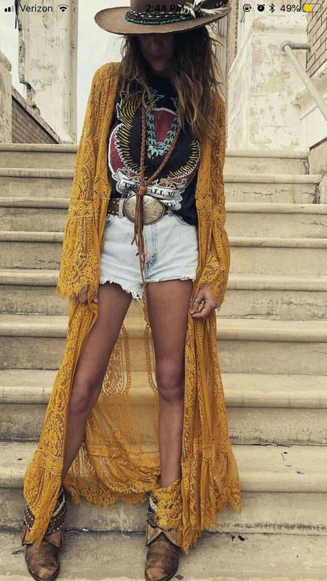 Boho style #BohemianFashion Long Lace Jacket, Stile Hippie Chic, Look Hippie Chic, Festival Mode, Look Boho Chic, Boho Mode, Mode Hippie, Looks Country, Estilo Hippie