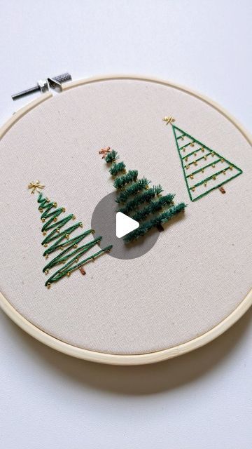 Needlepoint Christmas Tree Stitches, Easy Christmas Tree Embroidery, Embroidery Christmas Tree Pattern, Christmas Hand Embroidery Designs, Christmas Tree Embroidery Tutorial, Embroidered Christmas Trees, Hand Embroidered Christmas Tree, Embroider Pillowcase, Extreme Embroidery