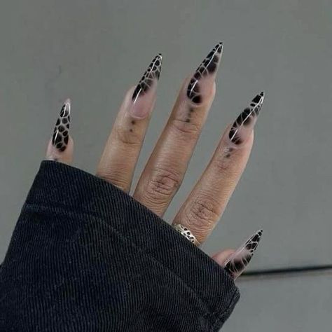 Punk Nail Art Grunge, Dramatic Black Nails, Black Blooming Gel Nails, Winter Nail Art Designs, Cozy Colors, Fall Nail Ideas, Punk Nails, Edgy Nails, Goth Nails