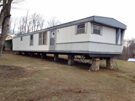 1981 Commodore mobile home renovation - exterior before Vintage Single Wide Mobile Home, Mobile Home Exterior Makeover Single Wide, 70s Mobile Home, Trailer Home Exterior, Manufactured Home Remodel Before And After, Bush Cabin, Remodel Trailer, Diy Mobile Home Remodel, Used Mobile Homes