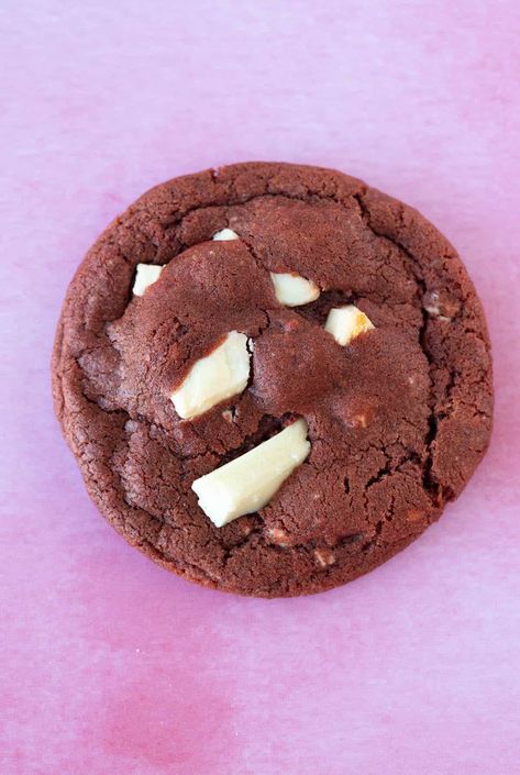 Learn how to make soft and chewy Red Velvet Cookies from scratch. These gorgeous red cookies are part chocolate, part vanilla and filled with chunks of white chocolate. Recipe from sweetestmenu.com #cookies #redvelvet #dessert #baking Red Velvet Cookies From Scratch, Lavender Cookie, Cookies Soft And Chewy, Oil Based Food Coloring, Velvet Cookies, Levain Bakery, Cookies From Scratch, Cookies Soft, Red Velvet Cookies