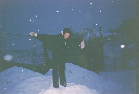 Winter On Film Camera, Winter Photography Aesthetic, Winter Film Aesthetic, 90s Winter Aesthetic, Snow Film Photography, Film Photography Winter, Cold Weather Pictures, Christmas On Film, Winter Film Photography