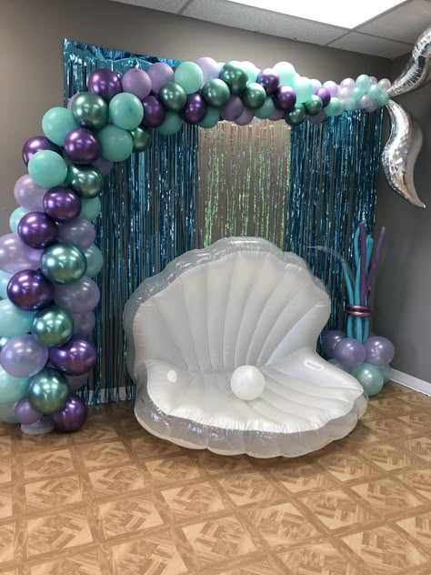 Mermaid Party Backdrop Ideas, Mermaid Birthday Party Table Decorations, Little Mermaid Table Decorations, Little Mermaid Balloon Arch, Ariel Decorations, Mermaid Theme Decoration, Ariel Themed Birthday Party, Mermaid Photo Backdrop, Mermaid Theme Birthday Party Decorations