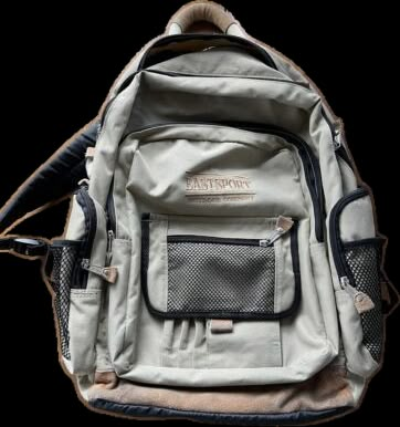 Old Backpack Aesthetic, New Balance Backpack, Uni Backpack Aesthetic, 2000s Backpack, College Backpack Aesthetic, School Backpacks Aesthetic, 90s Backpack, Y2k Backpack, Backpack Inspiration