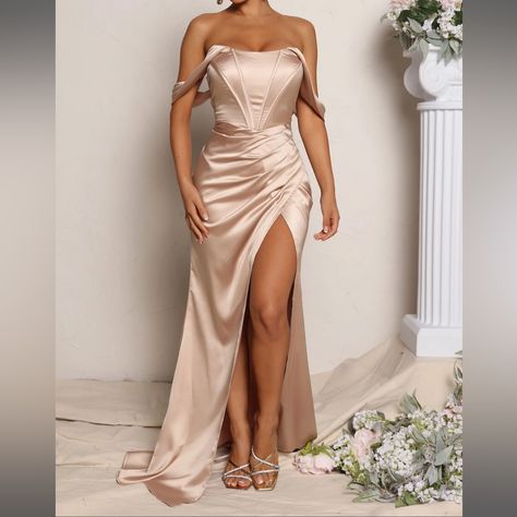 Champagne Gold Dress Bridesmaid, Dresses For Quinceanera Guest Classy, Formal Champagne Dress, Cream Color Dresses, Shampain Dresses, Champagne Dress Wedding Guest, Champagne Dress Accessories, Corset Dress Formal Long, Fashion Nova Maxi Dress