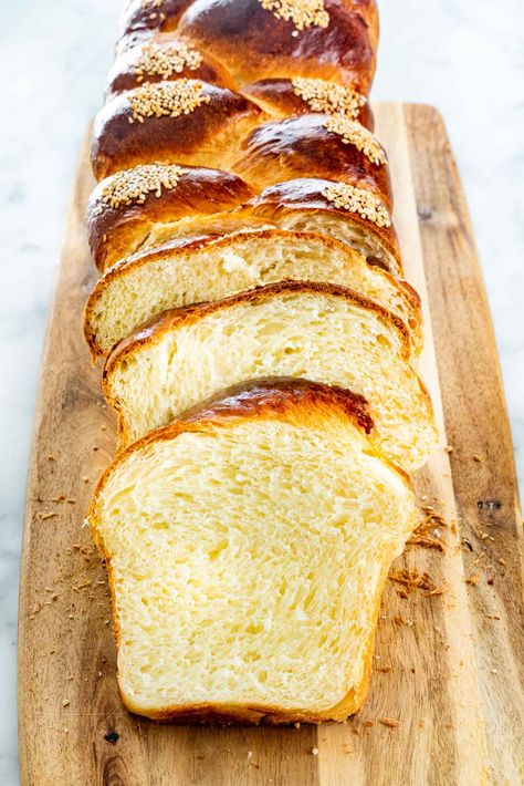 Paskah Easter Bread, Brioche Bread Recipe, Easter Bread Recipe, Italian Easter Bread, Challah Bread Recipes, French Bread French Toast, Make French Toast, Braided Bread, Easter Bread