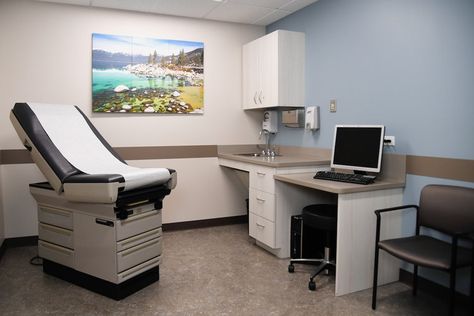 Spacious and Comfortable Exam Rooms Medical Exam Room, Oak Park Illinois, Medical Office Design, Room Wall Painting, Medical Office, Doctor Office, Take A Photo, Oak Park, Wall Paint Colors