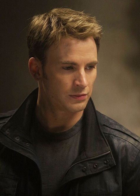 CHRIS EVANS as Steve Rogers in Captain America: The Winter Soldier, 2014. Captain America The Winter Soldier, The Winter Soldier, Lights Camera Action, Romanoff, Natasha Romanoff, Steve Rogers, Bucky Barnes, Winter Soldier, In The Winter