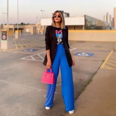 Royal Blue Pants Outfit, Blue Trousers Outfit, Black Capsule Wardrobe, Blue Pants Outfit, Royal Blue Pants, Bright Blue Dresses, Outfits Sommer, Outfits Con Jeans, Outfits Verano